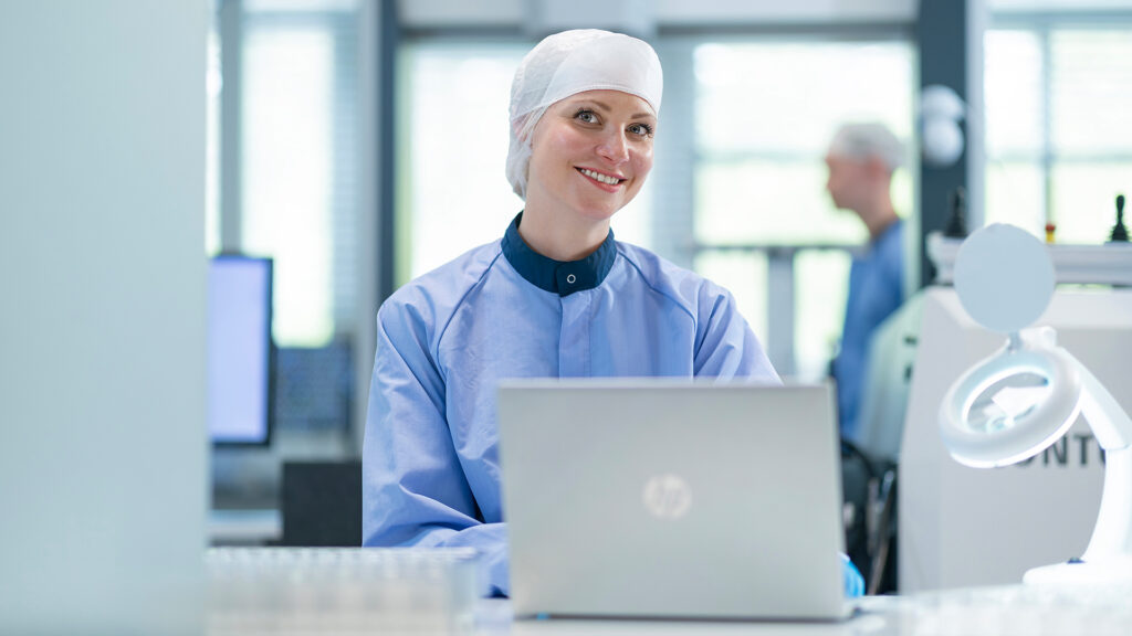 Person working on Satatuote’s customized packaging solutions